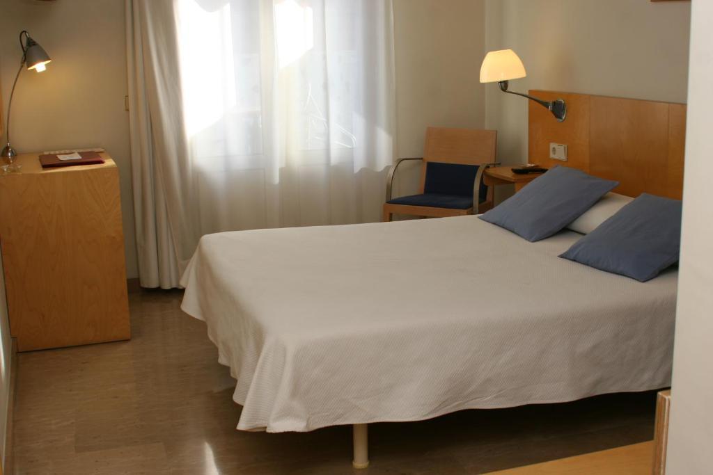 Hotel Rambla Figueres Room photo